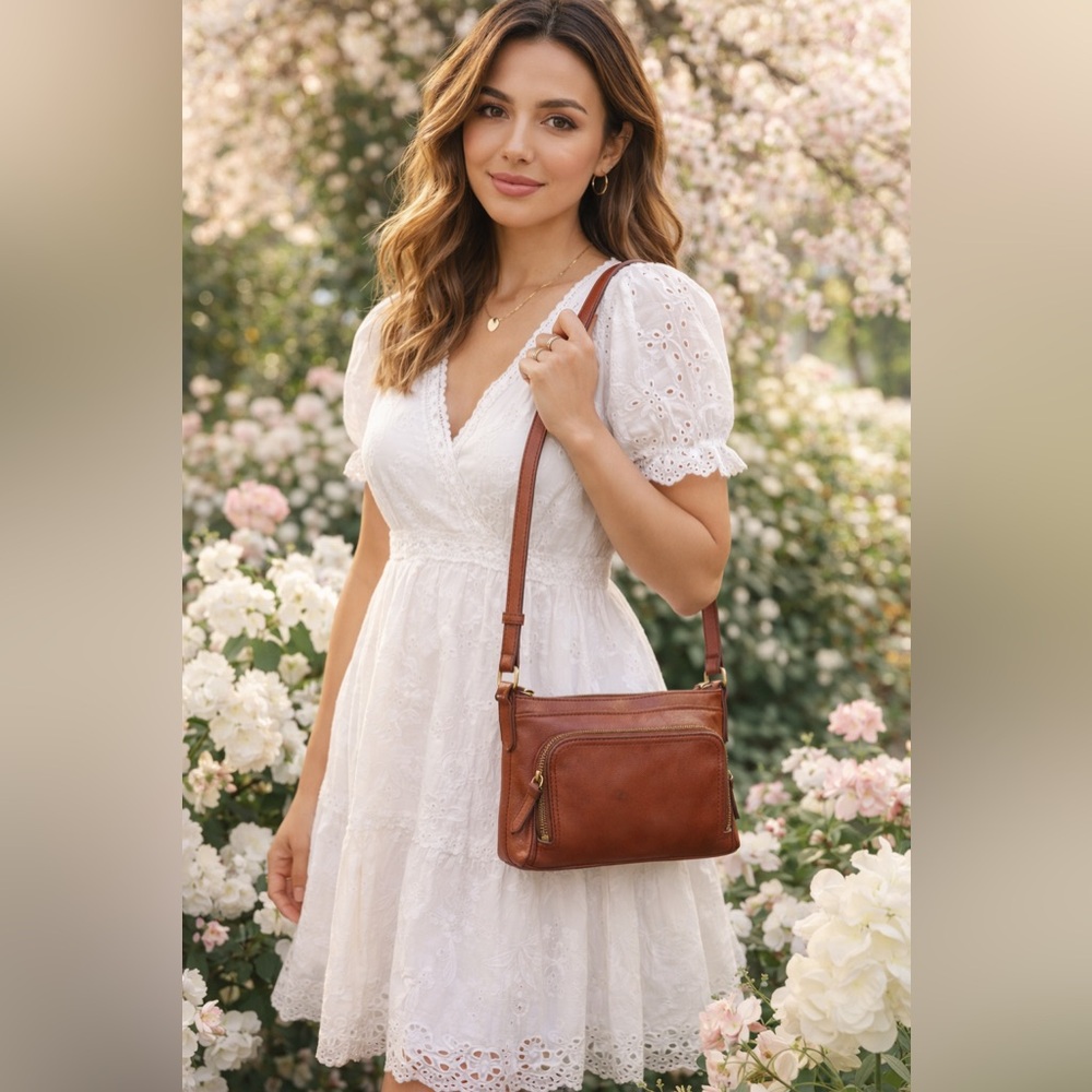 Margot bolso crossbody cuero café mini chic elegante zipper trendy hot